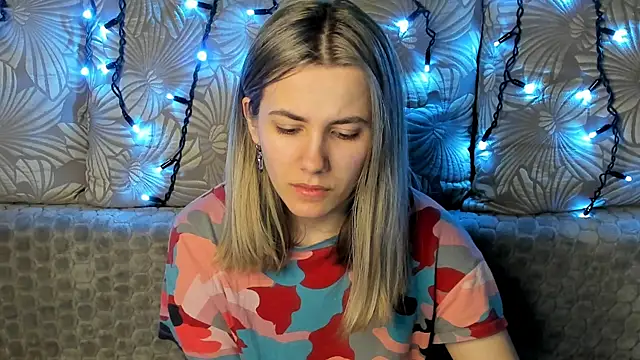 MaggieCake online show from March 12, 1:25 am