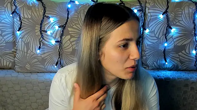 MaggieCake online show from October 15, 12:33 am