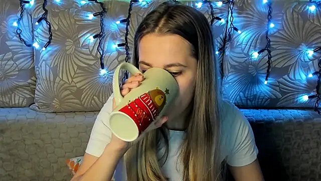 MaggieCake online show from December 2, 3:12 am