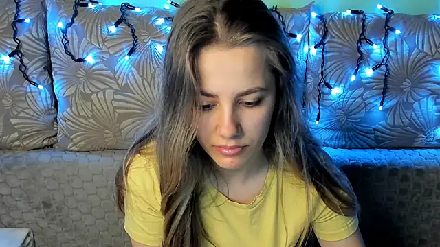 MaggieCake online show from December 18, 3:56 am