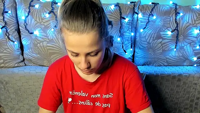 MaggieCake online show from December 22, 3:25 am