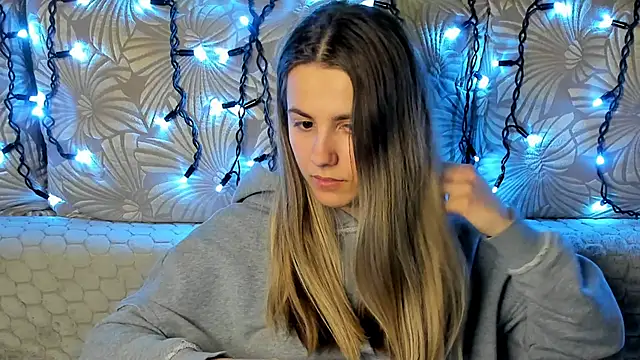 MaggieCake online show from February 12, 1:33 am