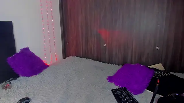 Rainnbow  online show from March 15, 5:37 pm