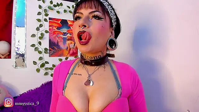 Snapshot of Rainnbow_ chatting on February 4, 4:29 am Rainnbow online show from February 4, 4:29 am