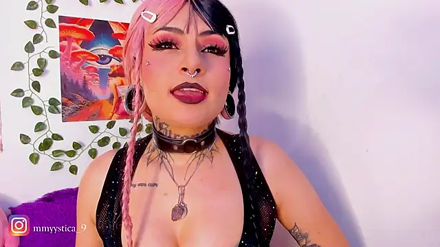 Snapshot of Rainnbow_ chatting on February 7, 5:00 am Rainnbow online show from February 7, 5:00 am