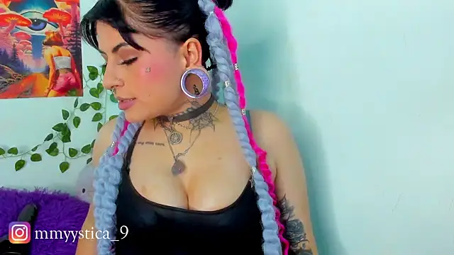 Snapshot of Rainnbow_ chatting on March 1, 7:54 am Rainnbow online show from March 1, 7:54 am