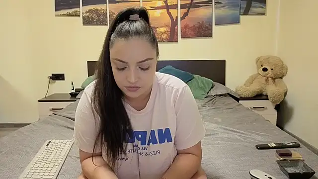 adelline online show from March 30, 8:32 pm