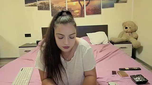 Snapshot of adelline chatting on June 11, 12:32 am adelline online show from June 11, 12:32 am