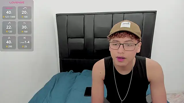 javieryalejandro online show from October 13, 8:09 pm