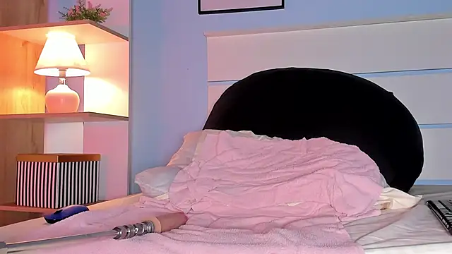 alicialittle online show from March 4, 11:32 pm