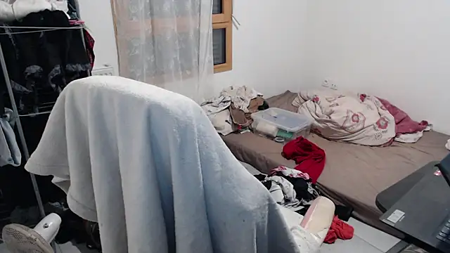 missthon0 online show from November 10, 11:42 am