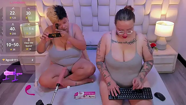 MiaYMolly online show from October 16, 7:53 am