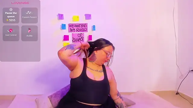 MiaYMolly online show from March 19, 4:22 pm