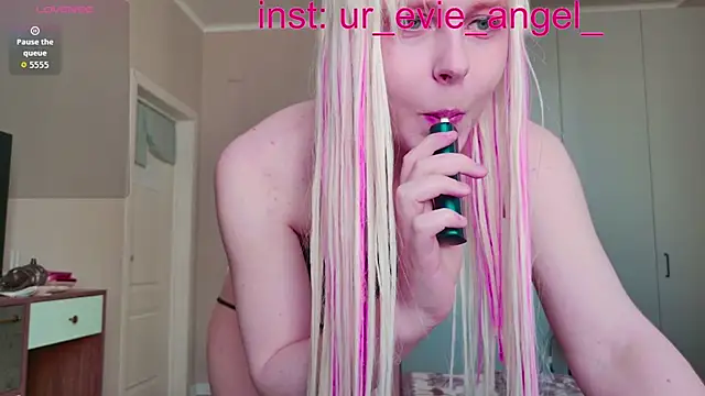 Evelyn rabbit online show from April 14, 9:37 am