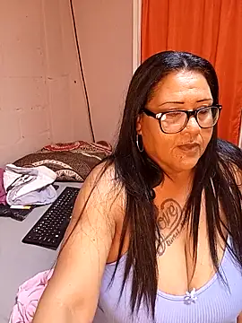 Snapshot of boobynatz chatting on November 7, 7:19 am boobynatz online show from November 7, 7:19 am