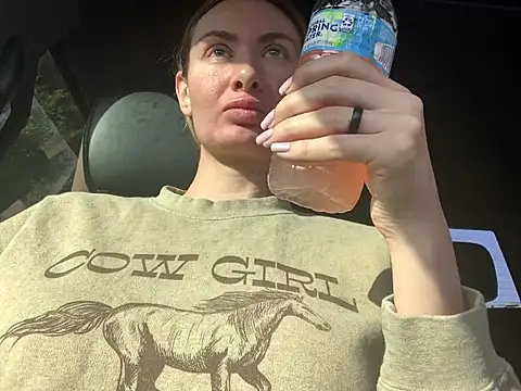 Alyssa rhoades online show from July 21, 1:35 pm