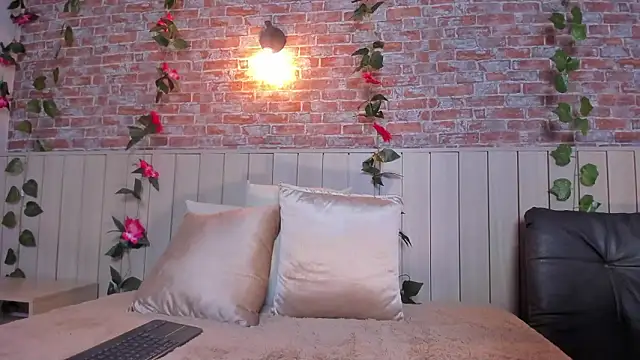 maryevans  online show from January 14, 1:06 pm