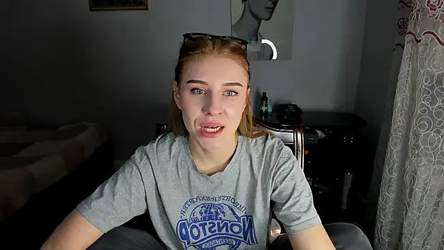 KindKristy online show from December 26, 8:18 am