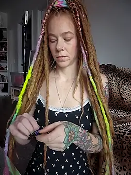 Snapshot of LucidLucy chatting on November 29, 2:31 pm LucidLucy online show from November 29, 2:31 pm