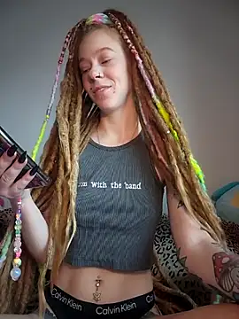 Snapshot of LucidLucy chatting on December 1, 2:00 pm LucidLucy online show from December 1, 2:00 pm