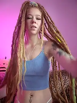 Snapshot of LucidLucy chatting on December 4, 2:04 pm LucidLucy online show from December 4, 2:04 pm