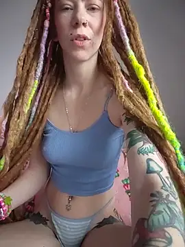 Snapshot of LucidLucy chatting on December 14, 1:27 pm LucidLucy online show from December 14, 1:27 pm