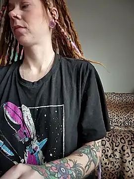 Snapshot of LucidLucy chatting on February 9, 3:38 pm LucidLucy online show from February 9, 3:38 pm