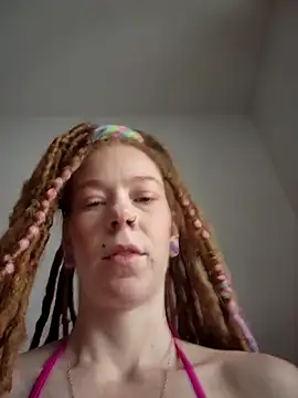 Snapshot of LucidLucy chatting on February 10, 2:43 pm LucidLucy online show from February 10, 2:43 pm