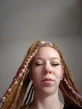 Snapshot of LucidLucy chatting on February 20, 1:55 pm LucidLucy online show from February 20, 1:55 pm