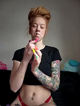 Snapshot of LucidLucy chatting on February 26, 5:01 pm LucidLucy online show from February 26, 5:01 pm