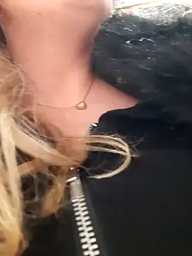 Snapshot of Dirtyfeelin chatting on December 14, 10:56 am Dirtyfeelin online show from December 14, 10:56 am