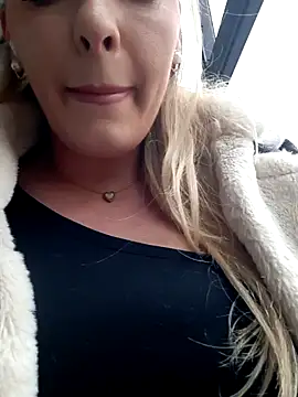 Snapshot of Dirtyfeelin chatting on February 12, 8:16 am Dirtyfeelin online show from February 12, 8:16 am