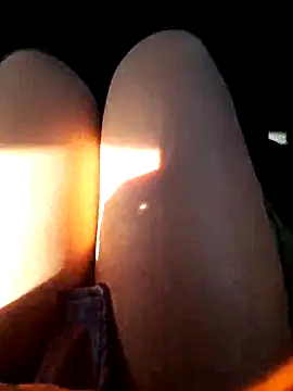 Snapshot of Dirtyfeelin chatting on October 20, 10:16 am Dirtyfeelin online show from October 20, 10:16 am