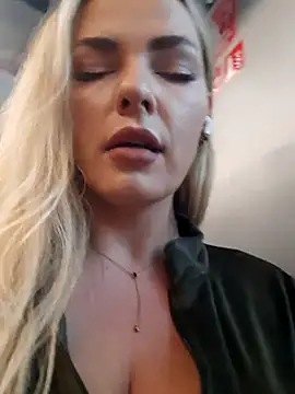 Snapshot of Dirtyfeelin chatting on November 2, 5:21 am Dirtyfeelin online show from November 2, 5:21 am