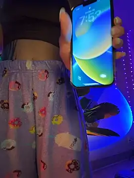 thebrattygoddess online show from April 10, 11:53 pm