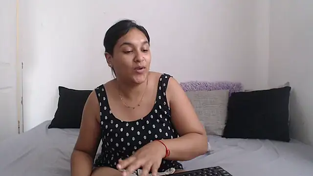 Indianbloom- online show from January 1, 8:13 am