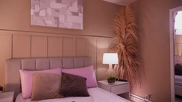 curvyliciousss online show from April 4, 1:41 pm