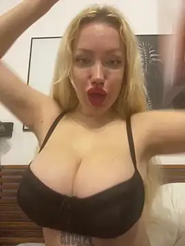 Snapshot of SofiaJoy chatting on February 19, 4:36 pm SofiaJoy online show from February 19, 4:36 pm