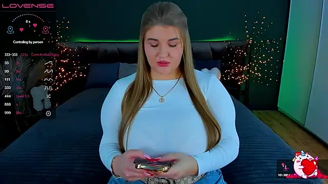 Snapshot of Adele_sugar chatting on November 4, 12:54 am Adele sugar online show from November 4, 12:54 am