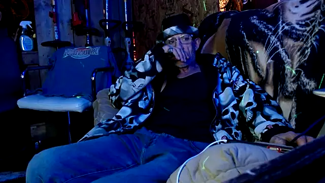 justinewe69 online show from December 14, 9:03 am