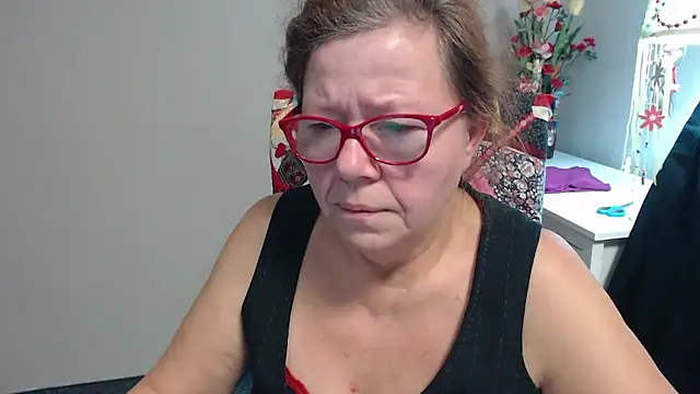 Adelewildx online show from December 2, 7:36 am