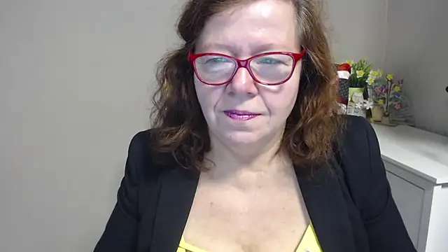 Adelewildx online show from February 13, 4:54 am