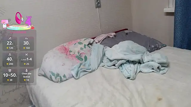 Snapshot of alisacucumber chatting on December 14, 1:49 pm alisacucumber online show from December 14, 1:49 pm