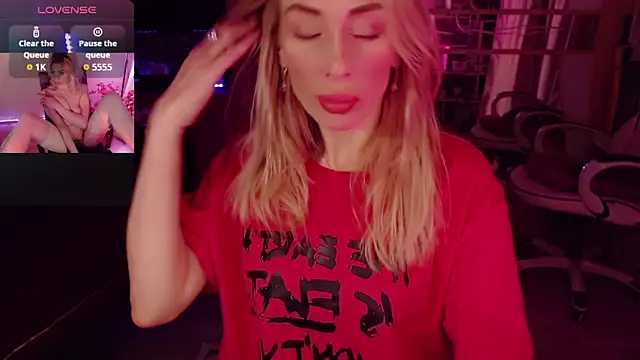 AnnieGOld  online show from October 17, 11:40 pm