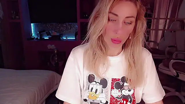 AnnieGOld  online show from October 26, 11:42 pm