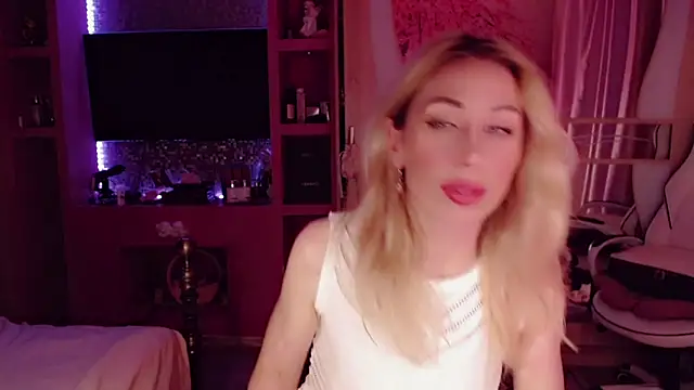 AnnieGOld  online show from November 15, 11:32 pm