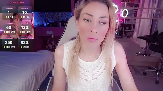 AnnieGOld  online show from January 9, 11:50 pm