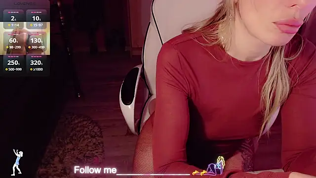 Snapshot of AnnieGOld_ chatting on April 21, 1:42 am AnnieGOld online show from April 21, 1:42 am