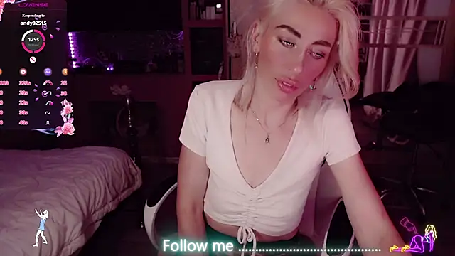 AnnieGOld  online show from July 17, 8:57 pm