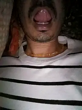 Snapshot of dreamtoungelick69 chatting on February 1, 7:13 pm dreamtoungelick69 online show from February 1, 7:13 pm